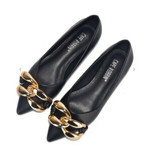 BLACK LEATHER FLATS | BLACK FAUX LEATHER FLAT W/ GOLD CHAIN LINKS